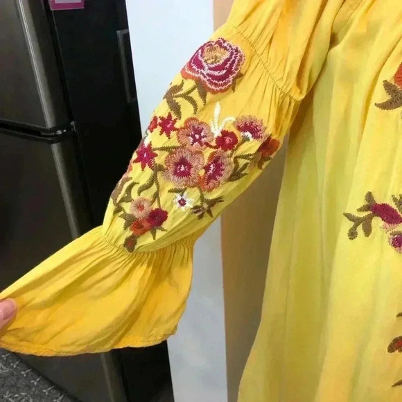 Andre By Unit Medium Goldenrod Floral Embroidered Peasant Blouse Puff Sleeves - Picture 4 of 7